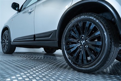2022 Mitsubishi Outlander - Thumbnail