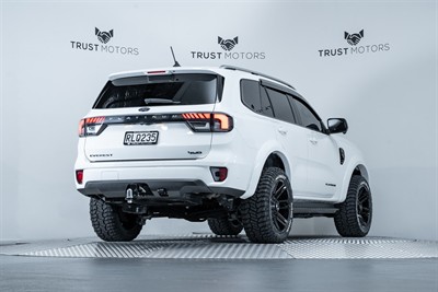 2022 Ford Everest - Thumbnail