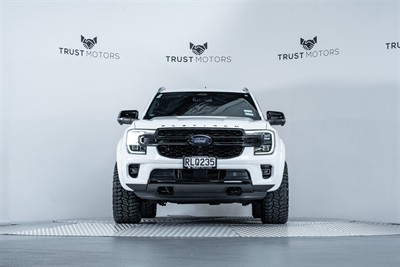 2022 Ford Everest - Thumbnail