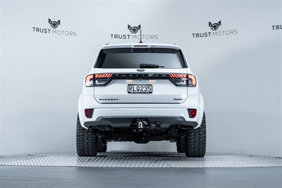 2022 Ford Everest - Thumbnail
