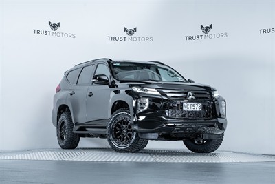 2020 Mitsubishi Pajero Sport - Thumbnail