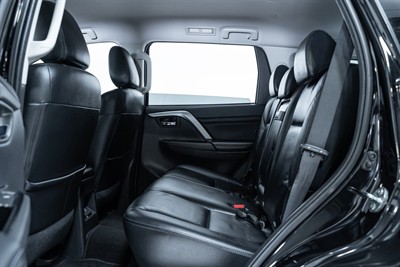 2020 Mitsubishi Pajero Sport - Thumbnail