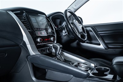 2020 Mitsubishi Pajero Sport - Thumbnail