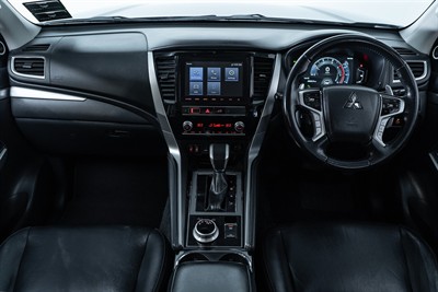 2020 Mitsubishi Pajero Sport - Thumbnail