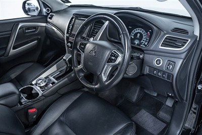 2020 Mitsubishi Pajero Sport - Thumbnail