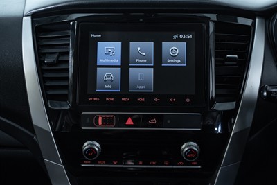 2020 Mitsubishi Pajero Sport - Thumbnail