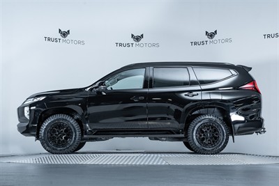 2020 Mitsubishi Pajero Sport - Thumbnail