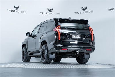 2020 Mitsubishi Pajero Sport - Thumbnail