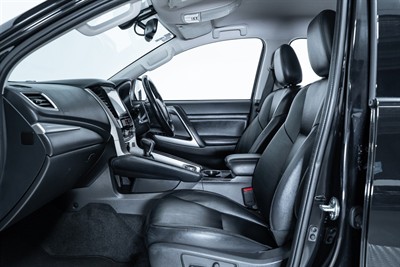 2020 Mitsubishi Pajero Sport - Thumbnail