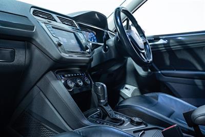 2017 Volkswagen Tiguan - Thumbnail