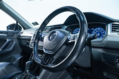 2017 Volkswagen Tiguan - Thumbnail