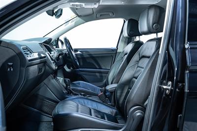 2017 Volkswagen Tiguan - Thumbnail