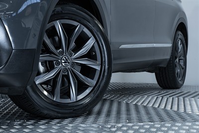 2021 Volkswagen Tiguan - Thumbnail