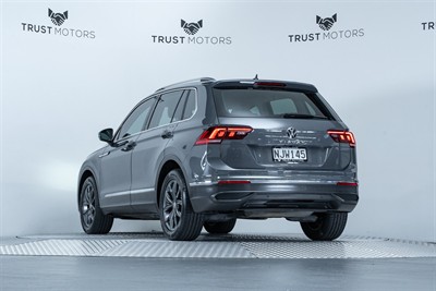 2021 Volkswagen Tiguan - Thumbnail
