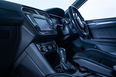2017 Volkswagen Tiguan - Thumbnail
