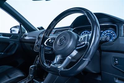 2017 Volkswagen Tiguan - Thumbnail