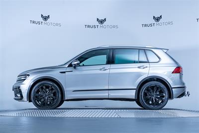 2017 Volkswagen Tiguan - Thumbnail