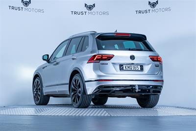 2017 Volkswagen Tiguan - Thumbnail