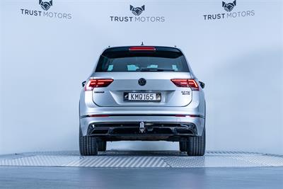 2017 Volkswagen Tiguan - Thumbnail