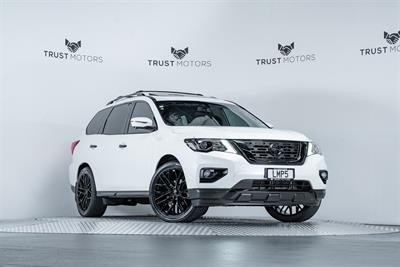 2018 Nissan Pathfinder - Thumbnail