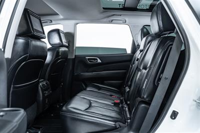 2018 Nissan Pathfinder - Thumbnail