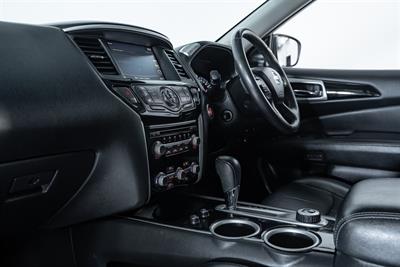 2018 Nissan Pathfinder - Thumbnail