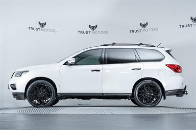 2018 Nissan Pathfinder - Thumbnail