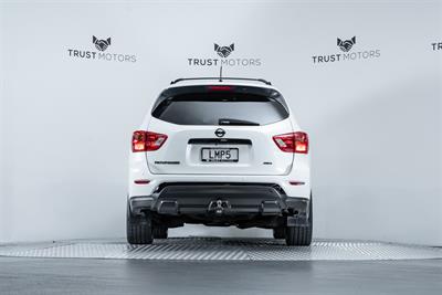 2018 Nissan Pathfinder - Thumbnail