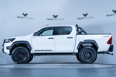 2024 Toyota Hilux - Thumbnail