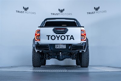 2024 Toyota Hilux - Thumbnail