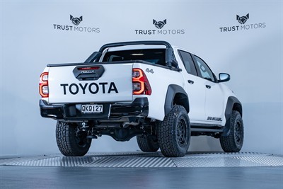 2024 Toyota Hilux - Thumbnail