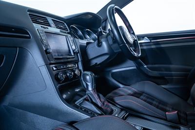 2015 Volkswagen Golf - Thumbnail