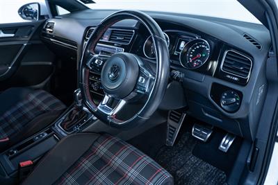 2015 Volkswagen Golf - Thumbnail