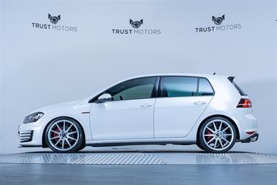 2015 Volkswagen Golf - Thumbnail