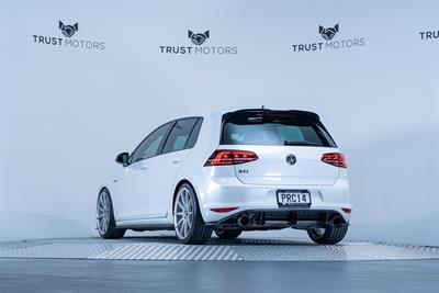 2015 Volkswagen Golf - Thumbnail