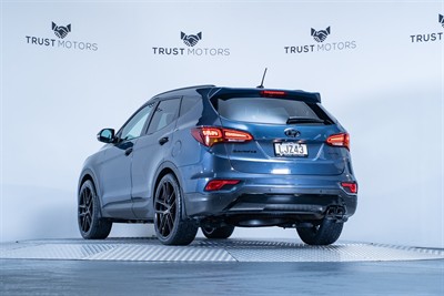 2018 Hyundai Santa Fe - Thumbnail