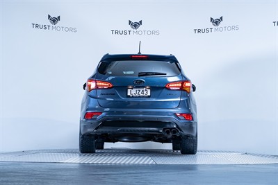 2018 Hyundai Santa Fe - Thumbnail