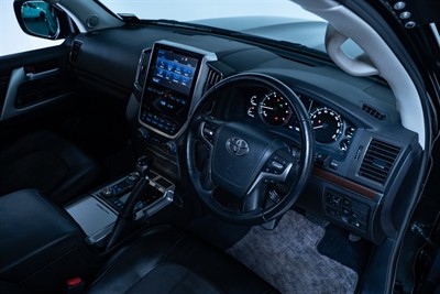 2017 Toyota Landcruiser - Thumbnail