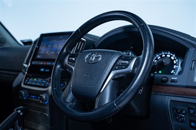 2017 Toyota Landcruiser - Thumbnail