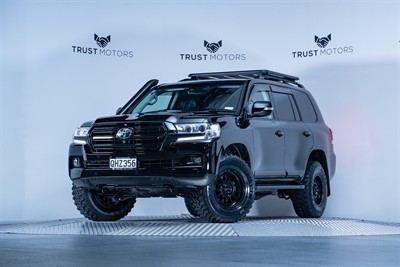 2017 Toyota Landcruiser - Thumbnail