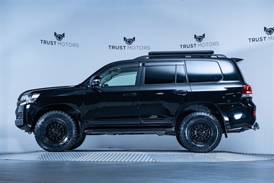 2017 Toyota Landcruiser - Thumbnail