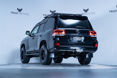 2017 Toyota Landcruiser - Thumbnail