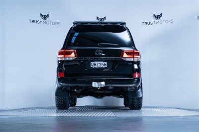 2017 Toyota Landcruiser - Thumbnail