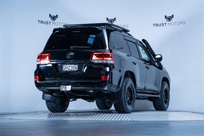 2017 Toyota Landcruiser - Thumbnail