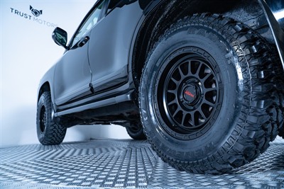 2017 Toyota Landcruiser - Thumbnail