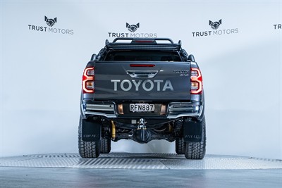 2022 Toyota Hilux - Thumbnail