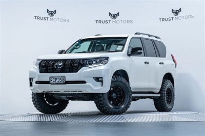 2018 Toyota Landcruiser Prado - Thumbnail