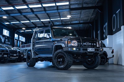 2022 Toyota Landcruiser - Thumbnail