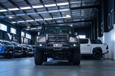 2022 Toyota Landcruiser - Thumbnail