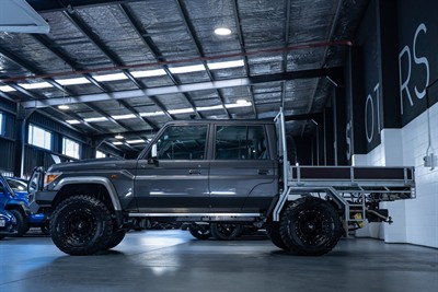 2022 Toyota Landcruiser - Thumbnail